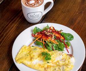 Omelet with salad